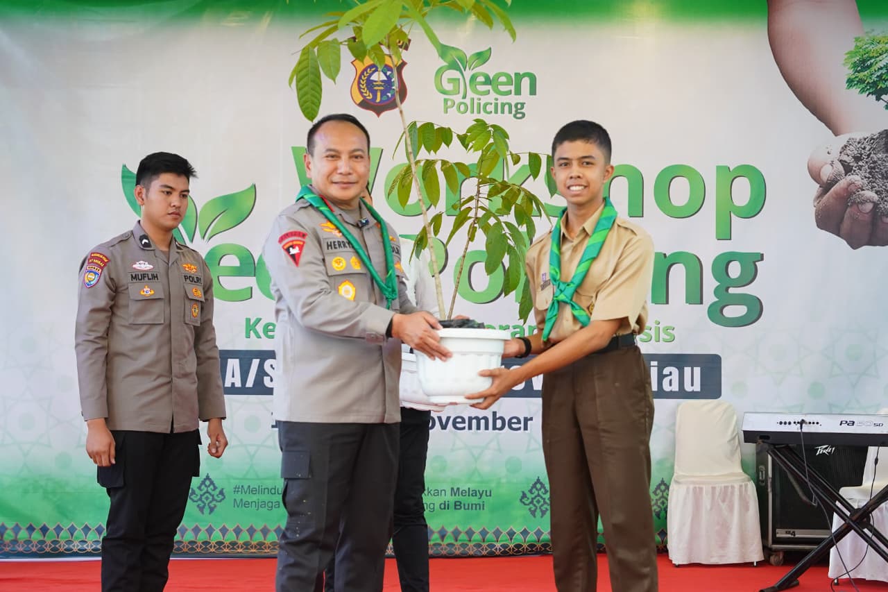 Polda Riau Tanam Serentak 21.000 Pohon Sambut Hari Pohon Nasional