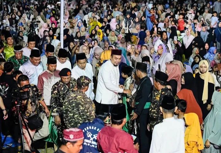 Ribuan Masyarakat Hadiri Tabligh Akbar Titian Resak, Bupati Ade: Insyallah Program Umroh Gratis Pemkab Inhu Tetap Berlanjut
