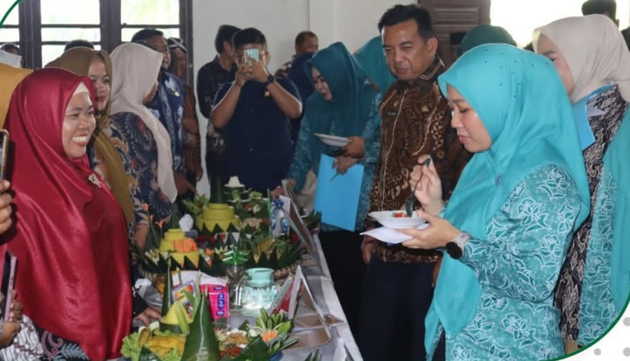 Suci Rahmiani Jadi Juri Gelar Lomba Tumpeng Desa Eks-Transmigrasi Peringati HBT ke-75