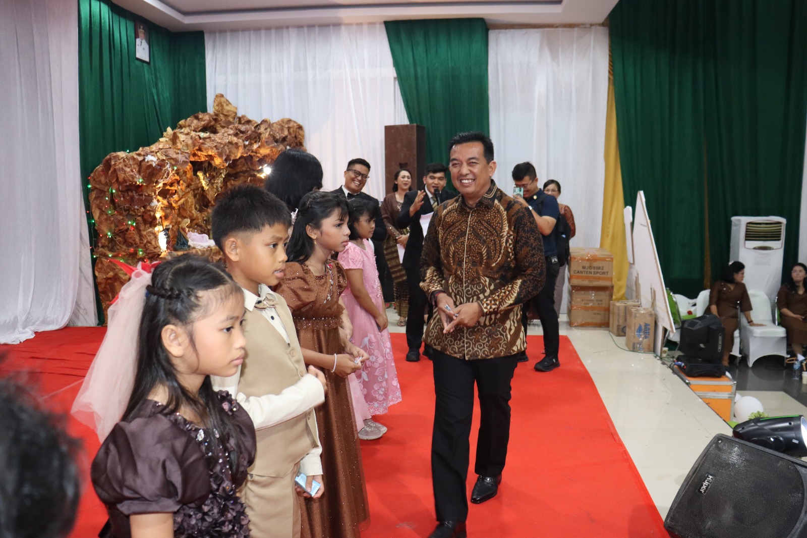 Sekda Zulfahmi Adrian Hadiri Perayaan Natal Keluarga Besar Polres Inhu