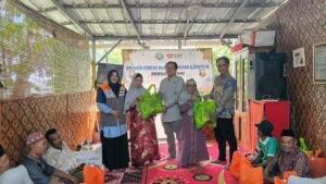 IWO Jabar Taja Pesantren Ramadhan Lansia dan Berbagi Paket Sembako