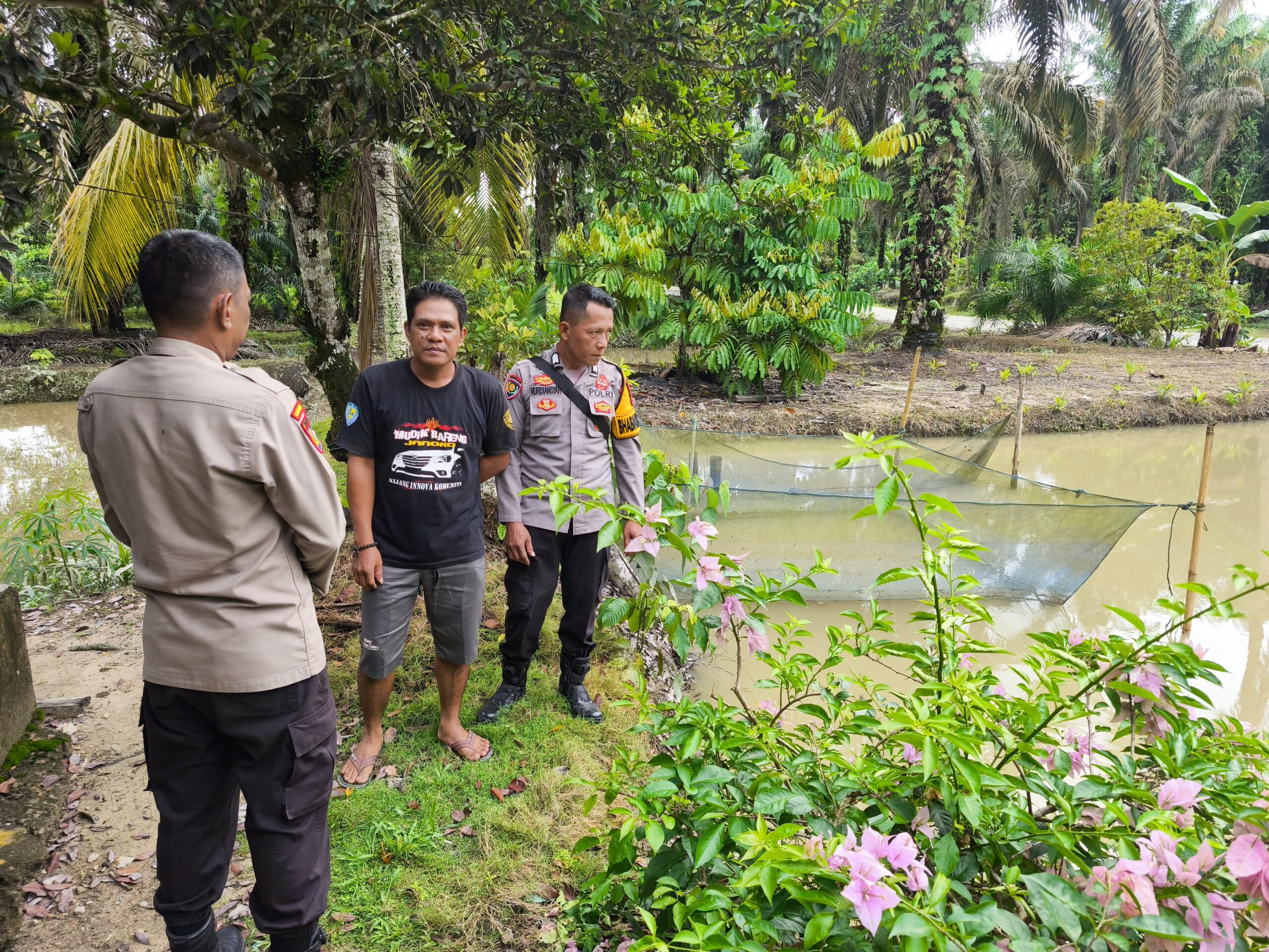 Polsek LBJ Sambangi dan Motivasi Budidaya Kolam Ikan Warga, Dukung Ketahanan Pangan Nasional