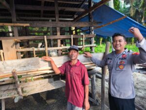Polsek LBJ Turun ke Kandang: Bibit Unggul & Pakan Sehat Jadi Kunci Ketahanan Pangan