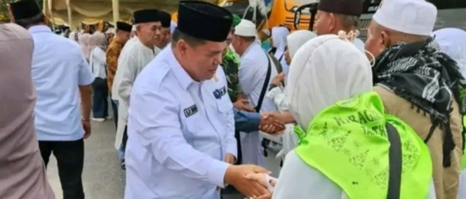 Ketua DPRD Inhu Hadiri Penyambutan Jamaah Haji Kloter 10 Pemkab Inhu
