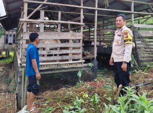 Antisipasi Karhutla Musiman, Polsek Kuala Cenaku Edukasi Warga Rawa Asri Saat Sambang Peternak
