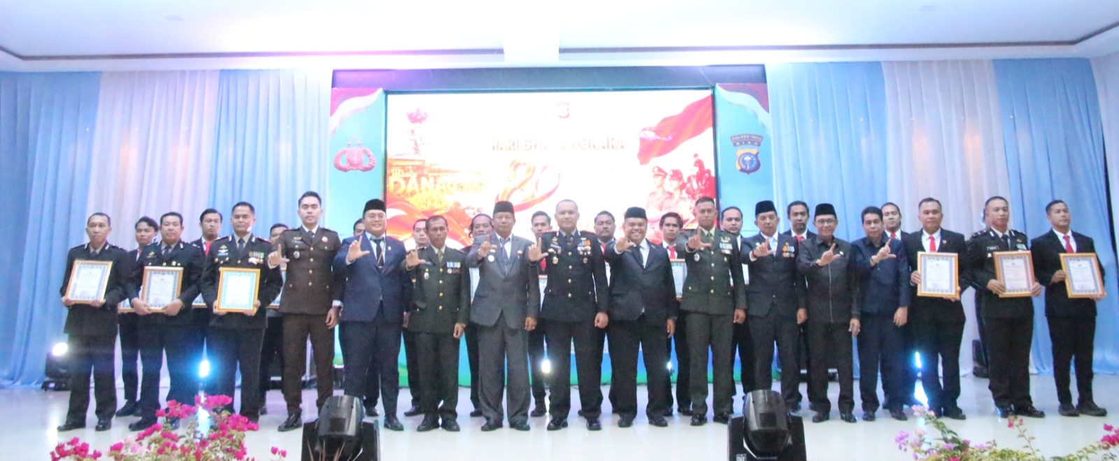 Peringati HUT Bhayangkara ke-80. Kompol Handono, Iptu Rifles Bagariang Serta 17 Personel Polres Inhu Terima Penghargaan