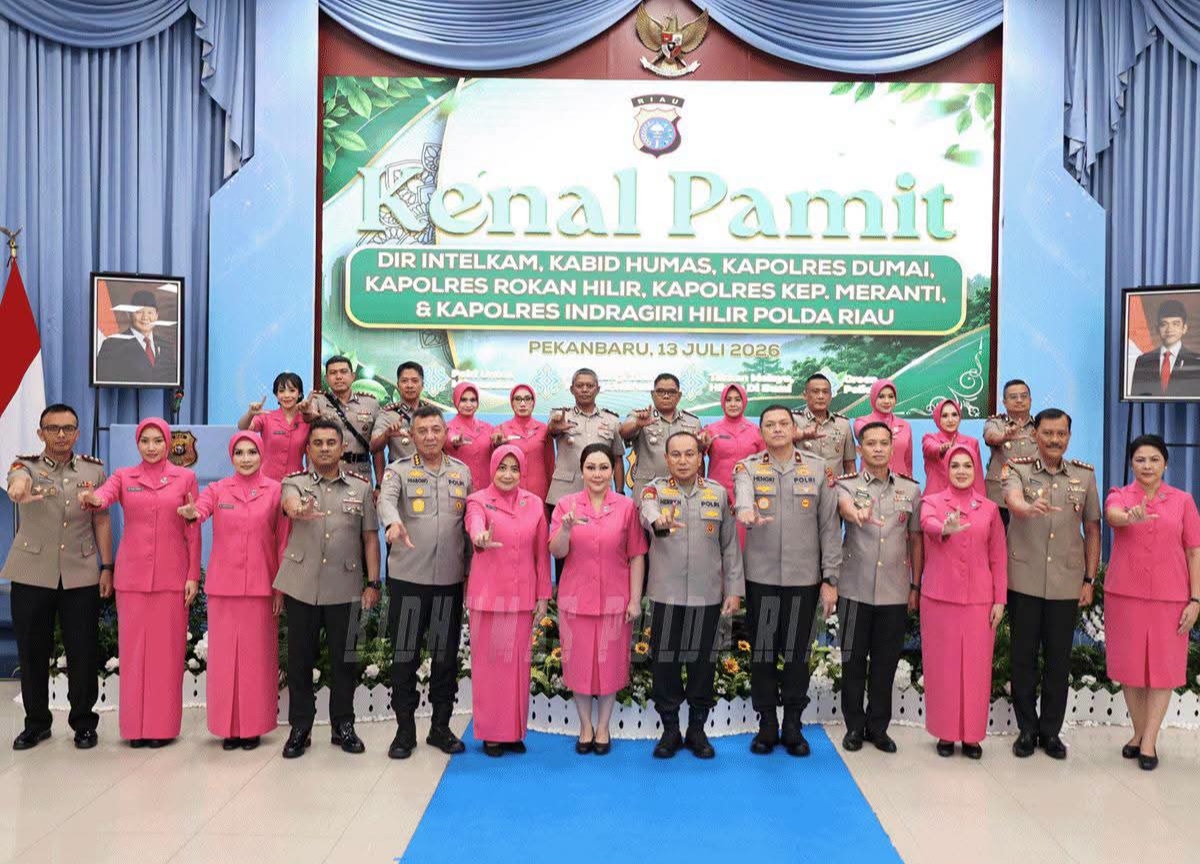 Kapolda Riau Pimpin Sertijab 2 PJU dan 4 Kapolres, Tegaskan Semangat Pengabdian Harus Berlanjut