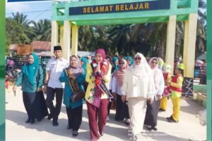 Bunda Literasi Inhu Tinjau MPLS di SDN 020 Belilas, Tekankan Sekolah Ramah Anak