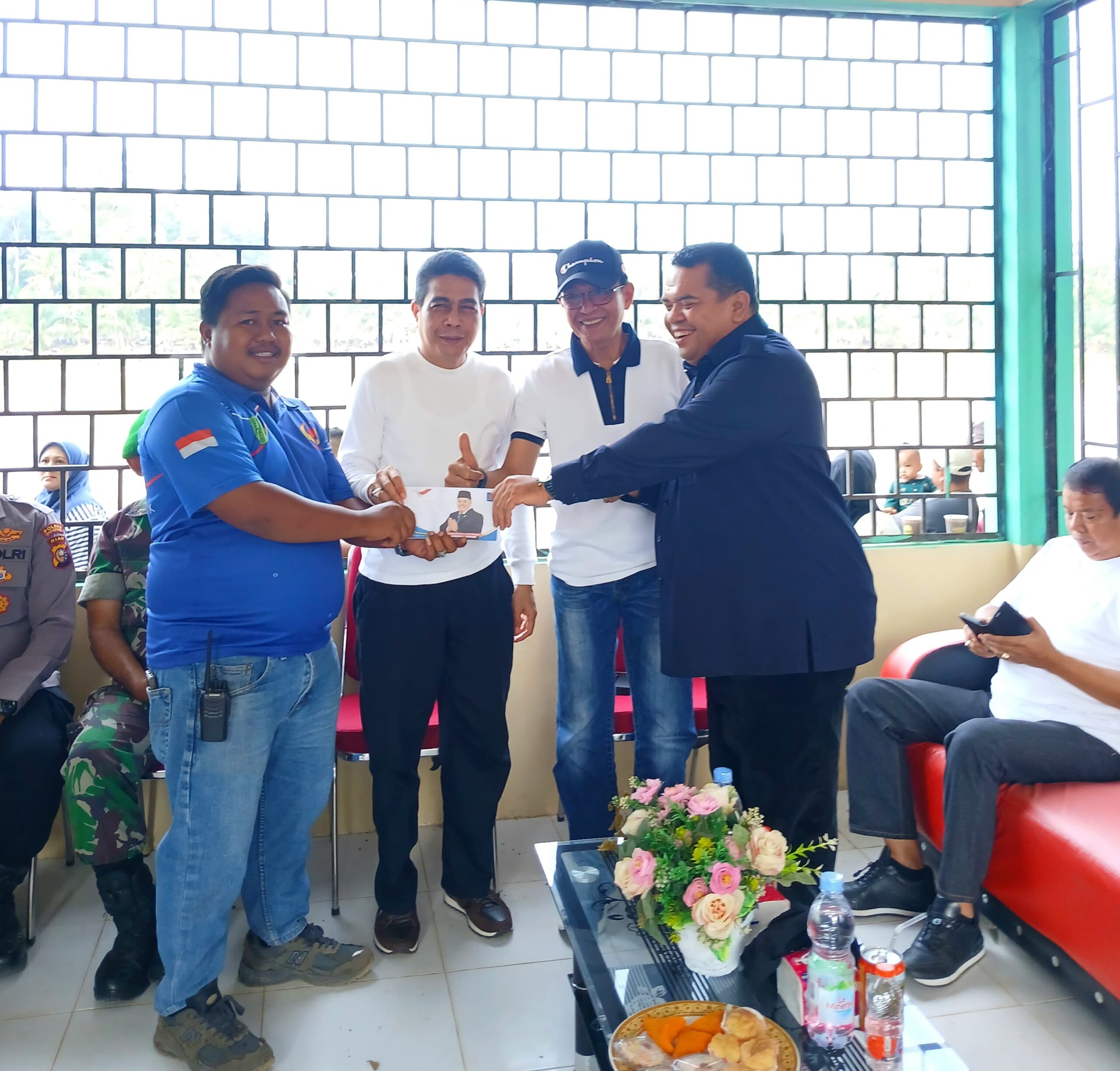 Pimpinan DPRD Inhu Hadiri Pacu Sampan di Desa Redang, Beri Dukungan Dana dan Bonus Tim
