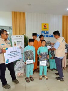 Jelang Tahun Ajaran Baru, YBM PLN UP3 Rengat Salurkan Bantuan Pendidikan untuk 85 Anak Dhuafa