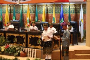 Menggetarkan Paripurna HUT ke-69 Riau, ‎Puisi “Laksamana Riau” Suara Dodi Irawan Bakaghojo dan Iskandar Hidupkan Marwah Melayu