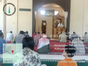 Polri Dekat dengan Warga, Kapolsek Rengat Barat Gelar Sholat Jumat Keliling di Masjid Al Ikhlas