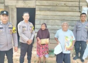 Polsek Rengat Barat Salurkan Bantuan Sembako Lewat Program “Jalur Peduli Ekonomi Masyarakat Pesisir
