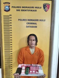 Polsek Rengat Barat Grebek Markas Sabu di Pekan Heran, Pelaku dan 61 Gram Barang Bukti Diamankan