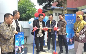 Sampena Hari Pelanggan Nasional, PLN UP3 Rengat Resmikan SPKLU di Bank Mandiri Rengat