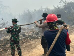 Perkuat Respons Bersama di Inhu PT TPP Bantu Tangani Karhutla di Luar Area Operasional