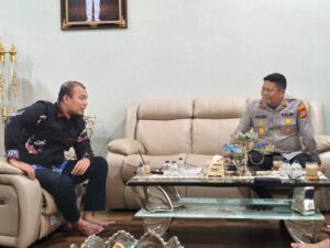 Jalin Silaturahmi, AKBP John Louis Kapolres Inhu Kunjungi Bupati Ade Agus Hartanto