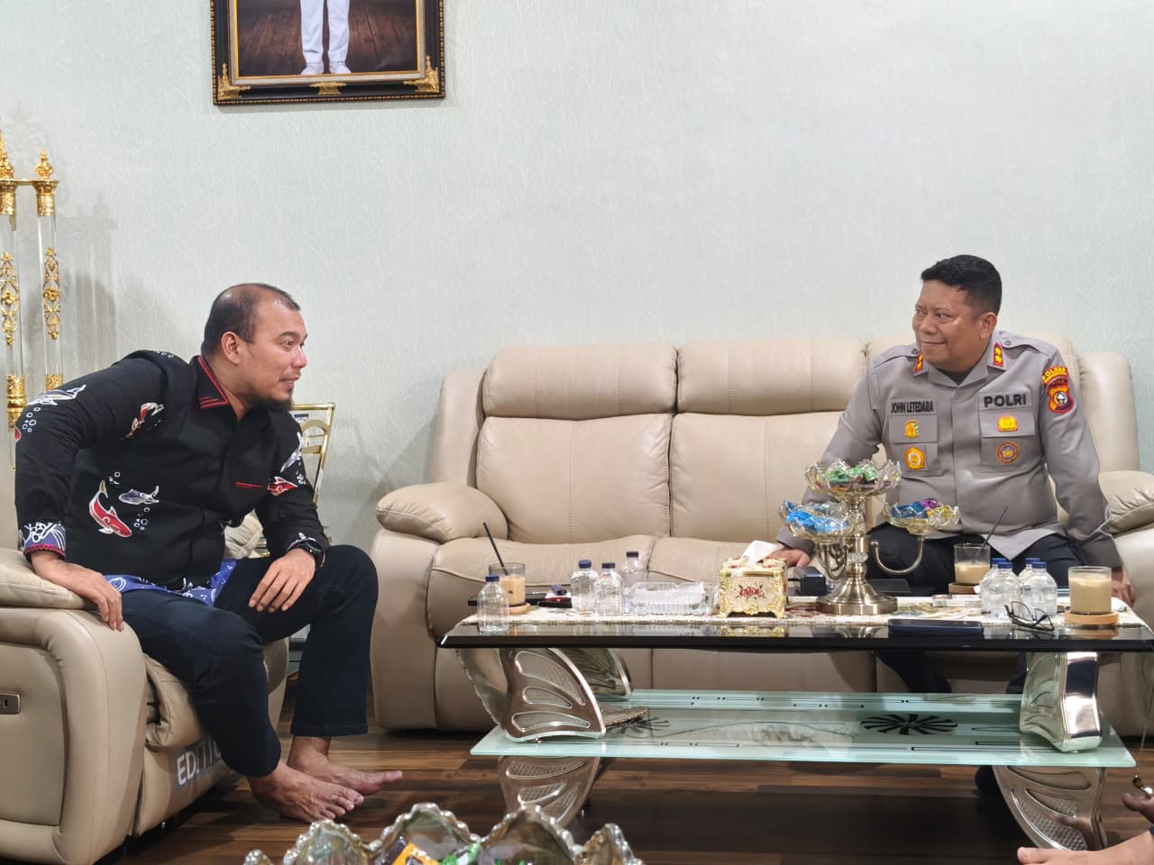 Jalin Silaturahmi, AKBP John Louis Kapolres Inhu Kunjungi Bupati Ade Agus Hartanto