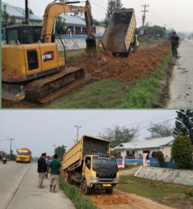 Respon Cepat Keluhan Orang Tua, Ketua DPRD Inhu Timbun dan Ratakan Bahu Jalan SMPN 05 Pematang Reba Pakai Dana Pribadi