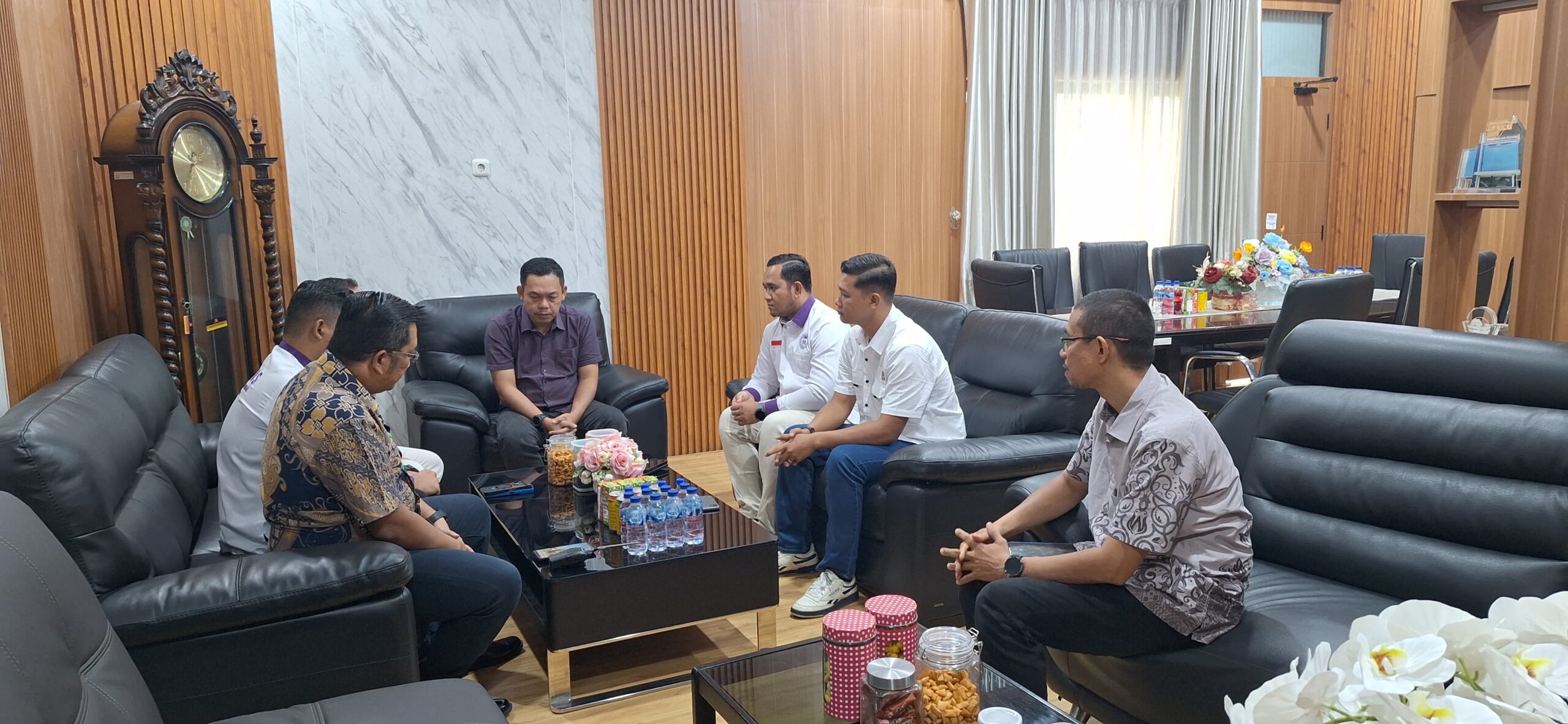 Audiensi dengan Komnas PA, Kajari Pelalawan Tegaskan Tak Ada Ampun bagi Pelaku Kejahatan Seksual terhadap Anak
