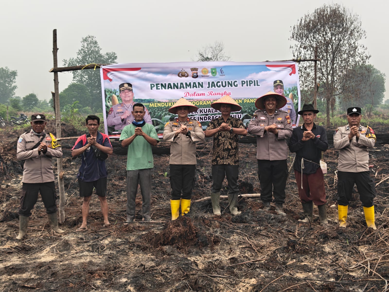 Dukung Ketahanan Pangan Nasional, Polsek Kuala Cenaku Tanam Jagung Pipil di Desa Tanjung Sari