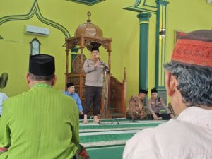 Jumat Berkah, Kapolres Inhu Serap Aspirasi Warga Serta Salurkan Bantuan di Masjid Ar Rahim